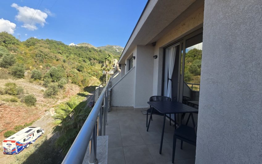 Luxury apartment in a complex with a pool – Pržno