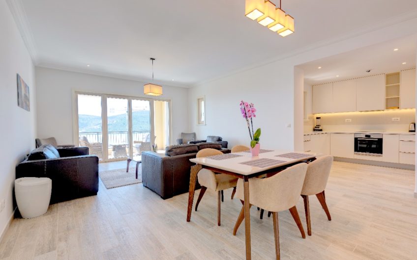 Exclusive 2-Bedroom Apartment – Lustica Bay