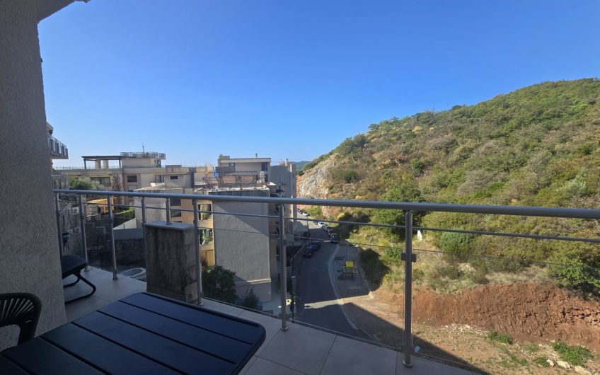 Luxury apartment in a complex with a pool – Pržno