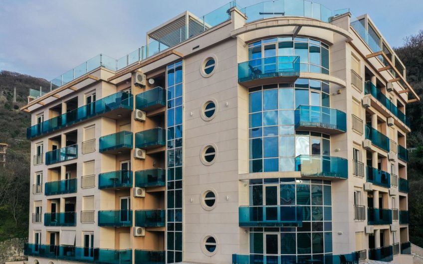 Luxury penthouse for sale in Pržno – below the highway