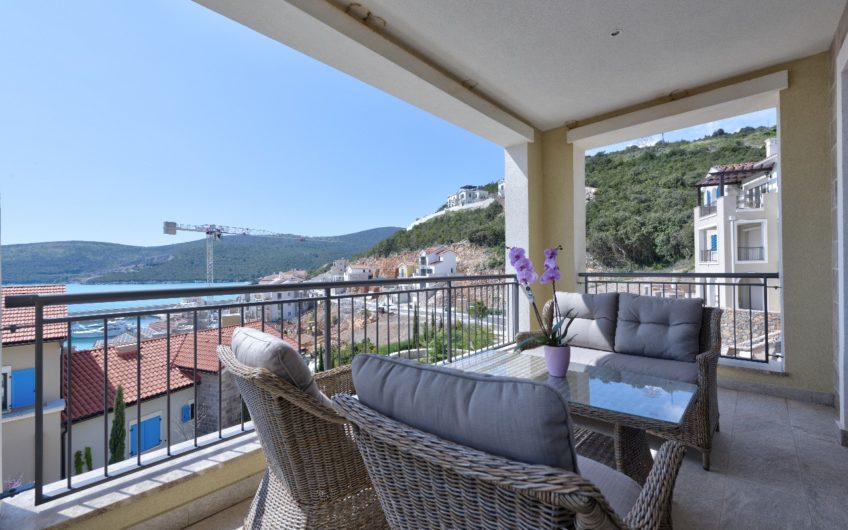 Exclusive 2-Bedroom Apartment – Lustica Bay