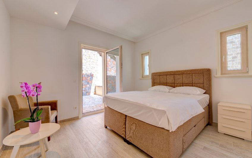 Exclusive 2-Bedroom Apartment – Lustica Bay