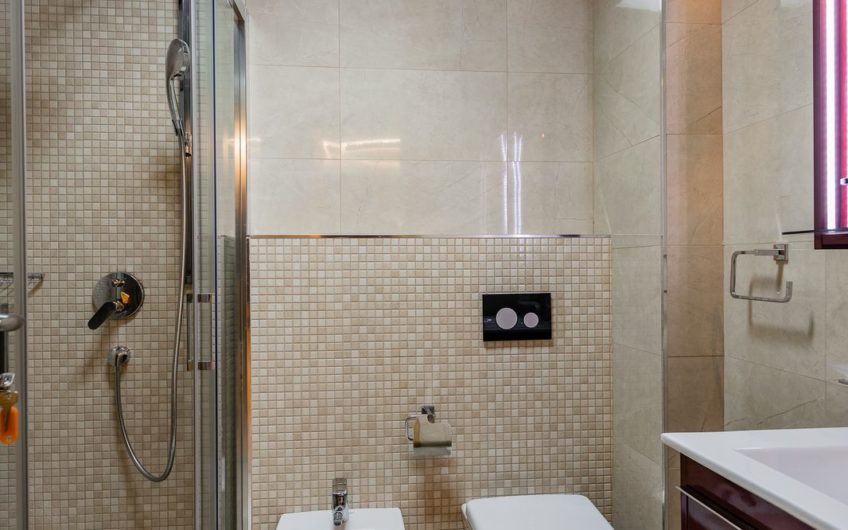 Luxury penthouse for sale in Pržno – below the highway