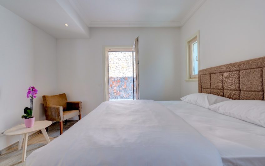 Exclusive 2-Bedroom Apartment – Lustica Bay