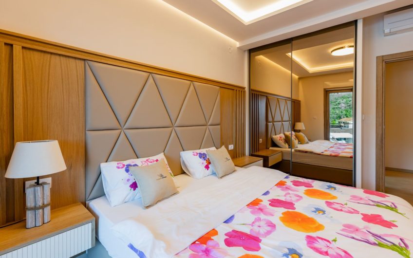 Luxury penthouse for sale in Pržno – below the highway