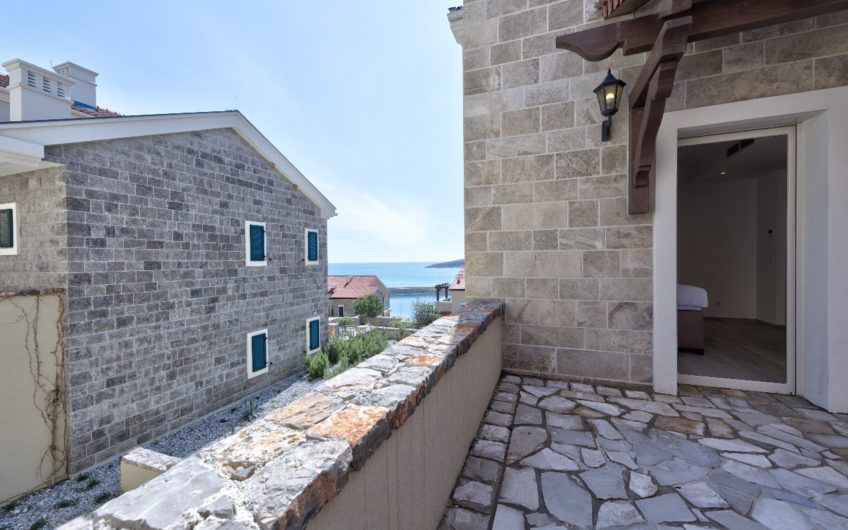 Exclusive 2-Bedroom Apartment – Lustica Bay