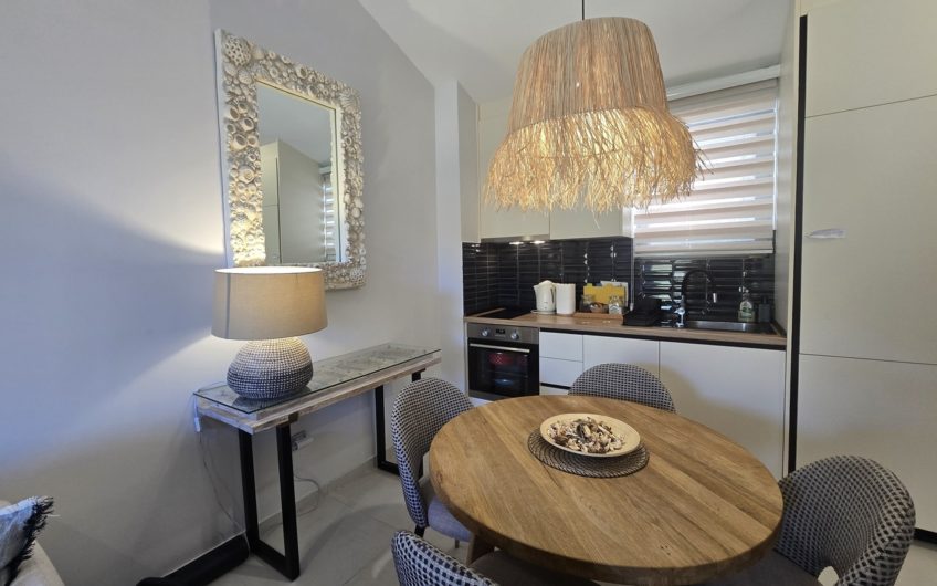 Luxury apartment in a complex with a pool – Pržno
