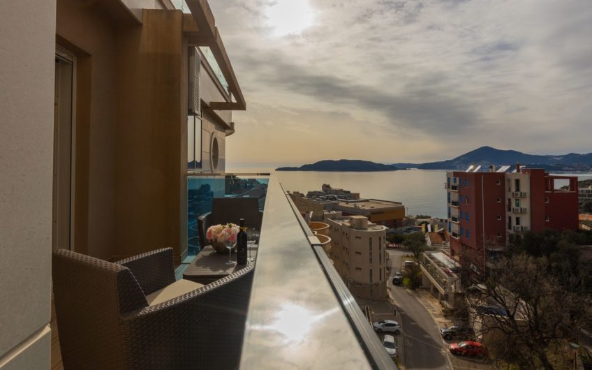 Luxury penthouse for sale in Pržno – below the highway