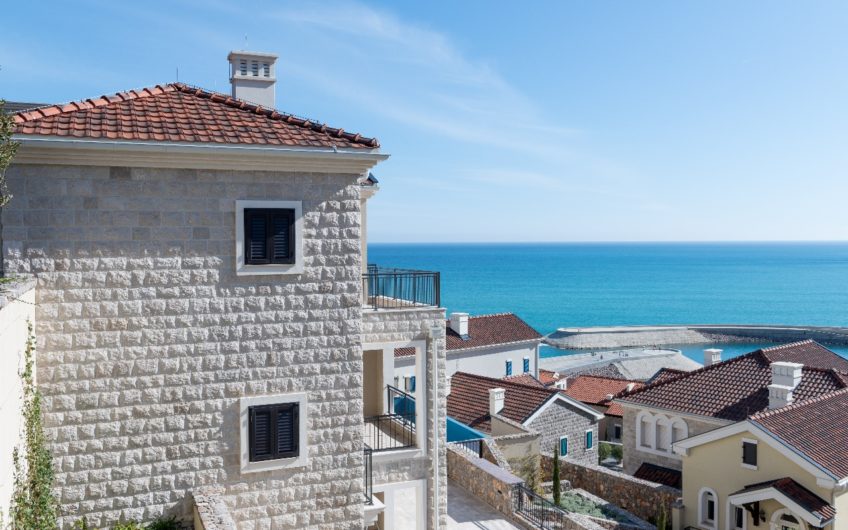 Exclusive 2-Bedroom Apartment – Lustica Bay