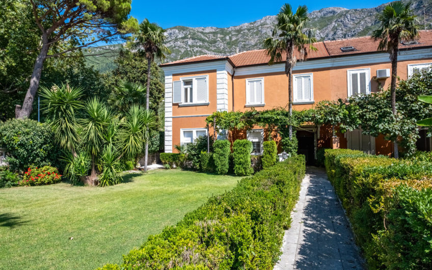 Waterfront Villa in Risan – Center