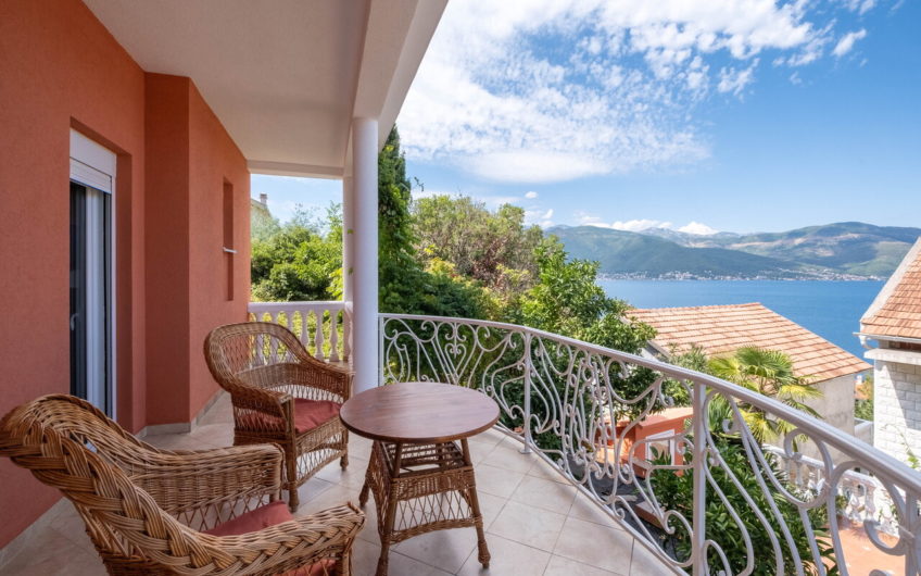 Cozy house by the sea in Luštica – 20 minutes from Tivat