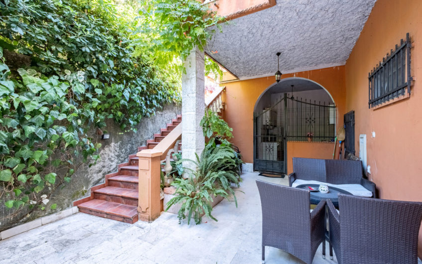 Waterfront Villa in Risan – Center
