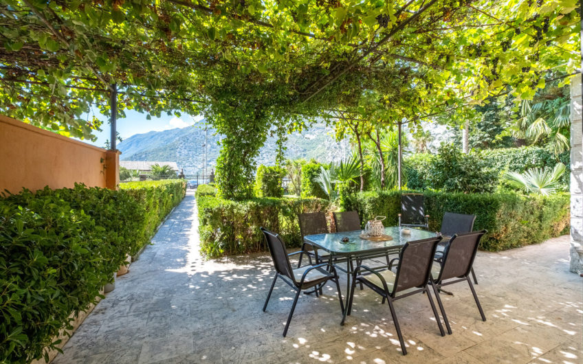 Waterfront Villa in Risan – Center
