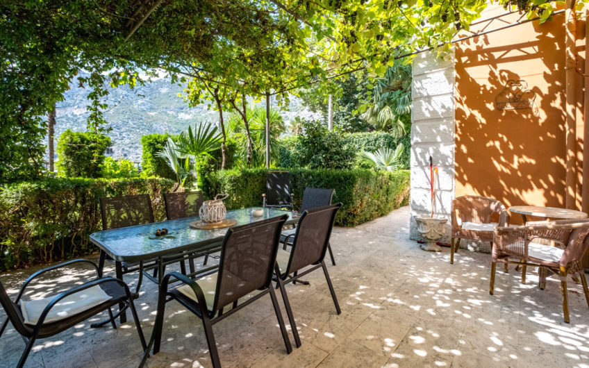 Waterfront Villa in Risan – Center