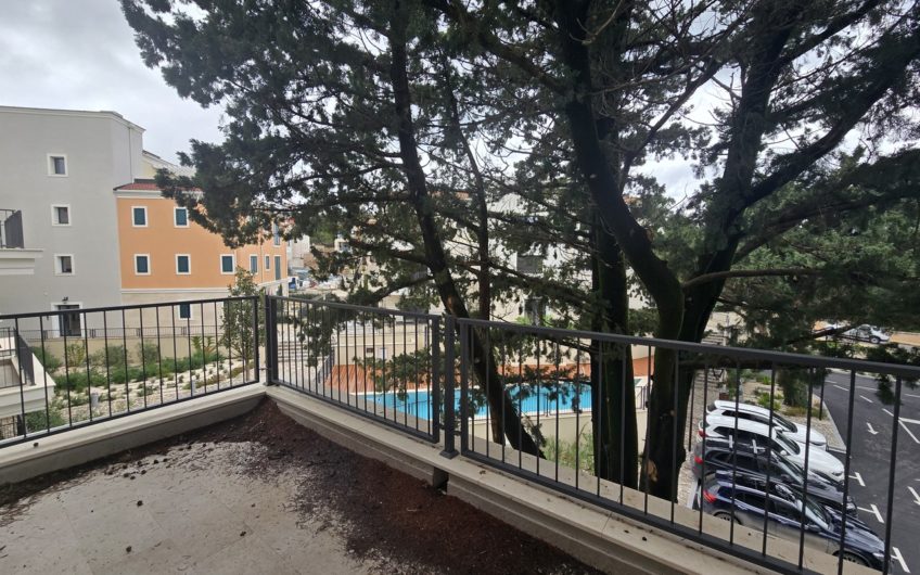 Lustica Centrale — New one-bedroom apartment in a block with a pool — €425,000