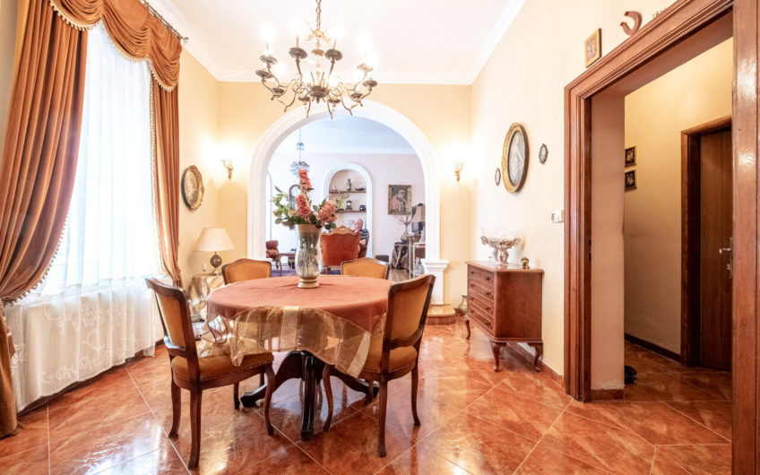 Waterfront Villa in Risan – Center