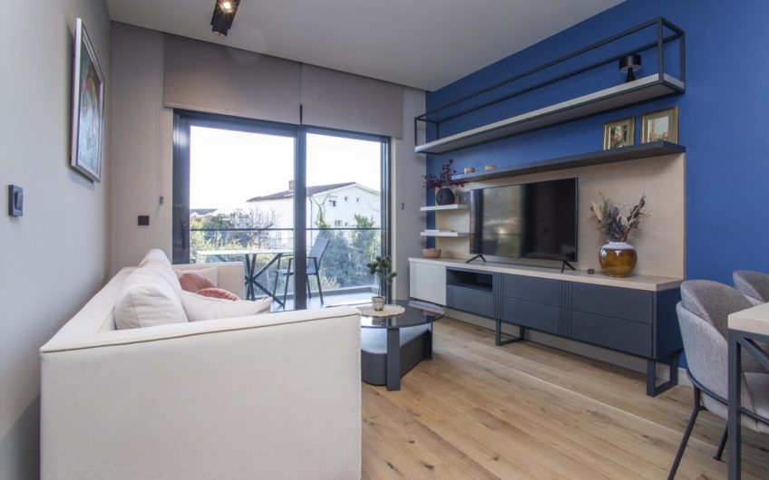 Seaside apartment in Donji Lastva in a modern building with an elevator – investment opportunity