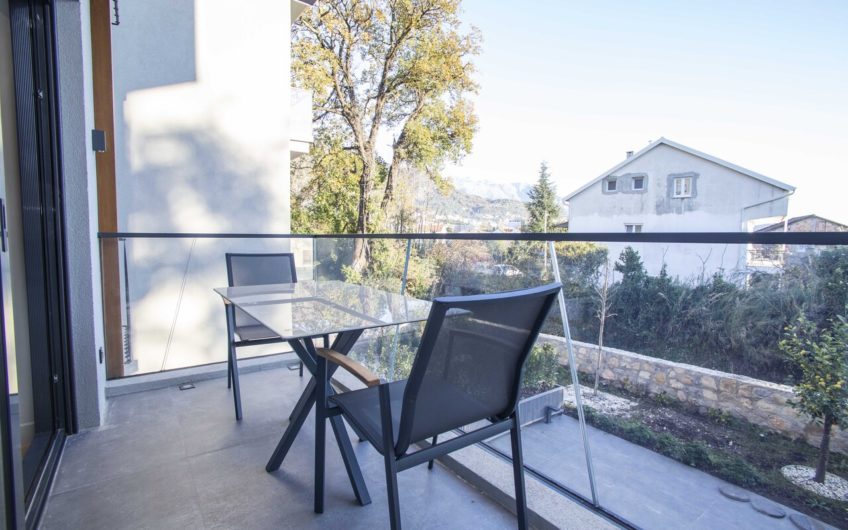 Seaside apartment in Donji Lastva in a modern building with an elevator – investment opportunity