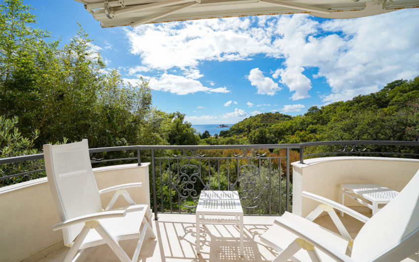 Two-bedroom apartment above the beach Lučice – Petrovac