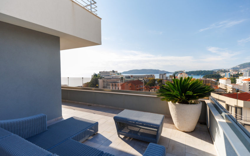 Luxury Penthouse with Roof Terrace and Garage Space – Becici