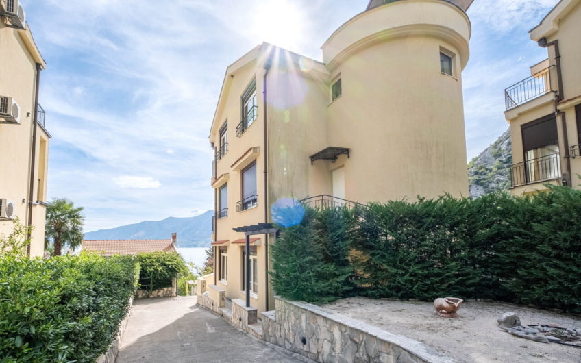2-bedroom apartment in a private complex by the sea – Orahovac