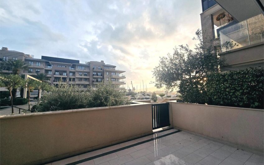 Baia Regent Pool Club Apartment with Pool Access and Garage