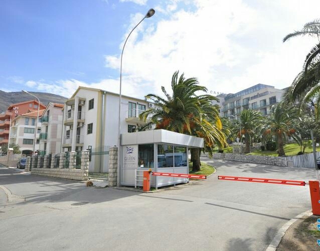 A three-story house in Becici is for sale – 7 apartments.