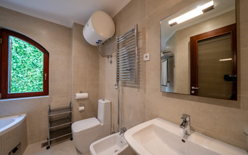 Two-bedroom apartment above the beach Lučice – Petrovac