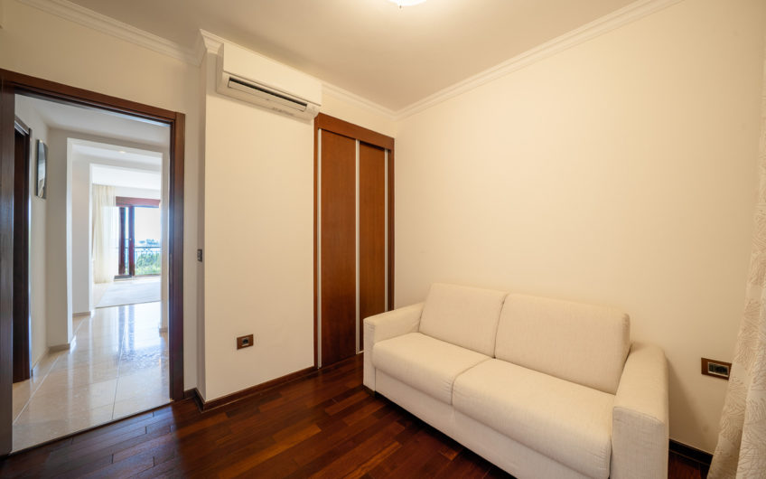 Two-bedroom apartment above the beach Lučice – Petrovac