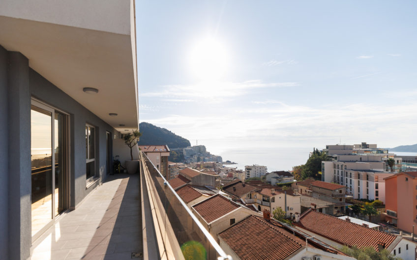 Luxury Penthouse with Roof Terrace and Garage Space – Becici