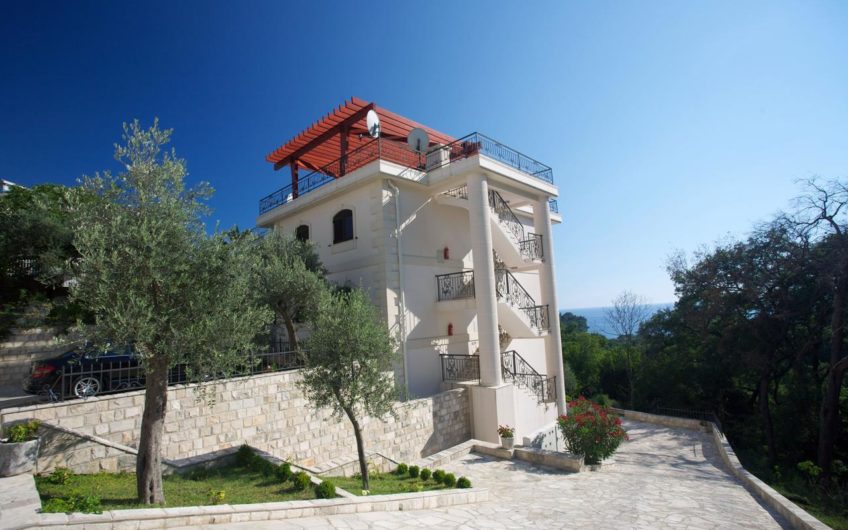 Two-bedroom apartment above the beach Lučice – Petrovac