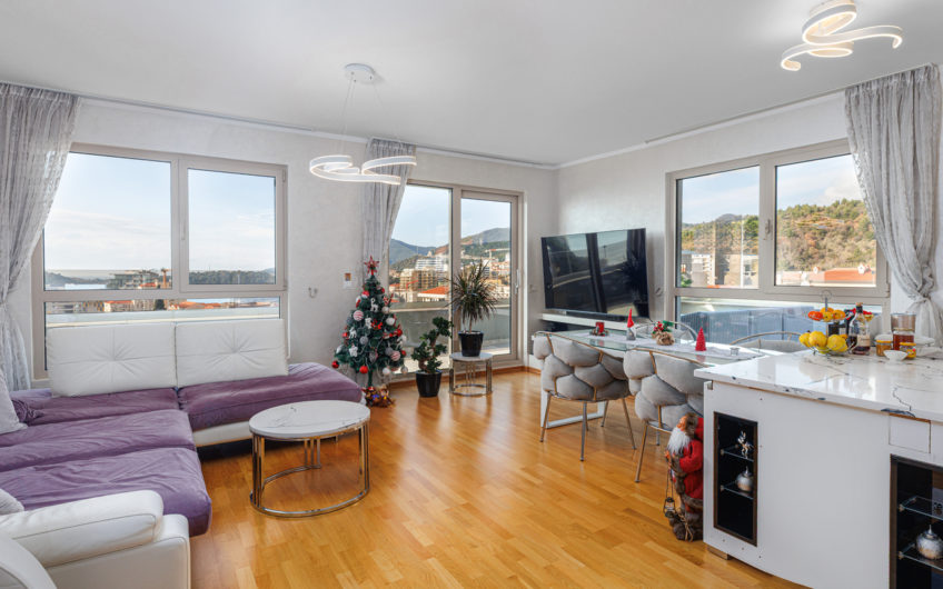 Luxury Penthouse with Roof Terrace and Garage Space – Becici