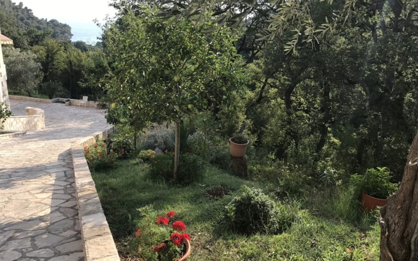 Two-bedroom apartment above the beach Lučice – Petrovac