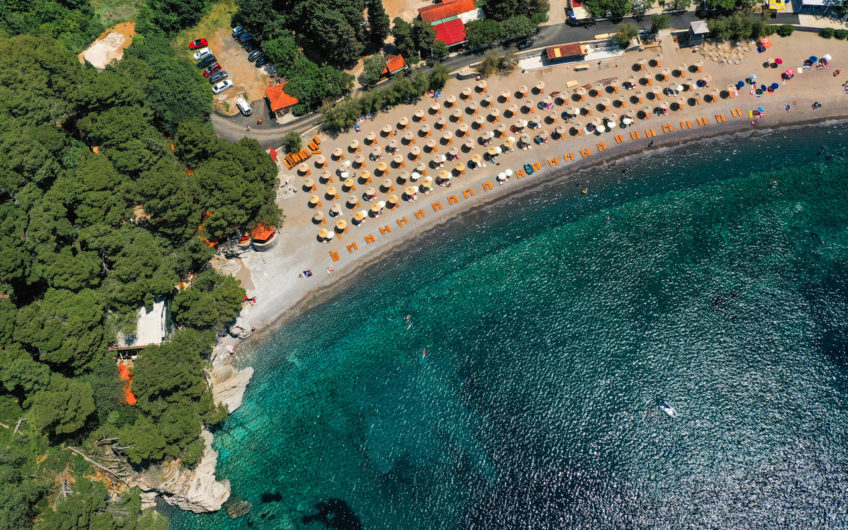 Two-bedroom apartment above the beach Lučice – Petrovac