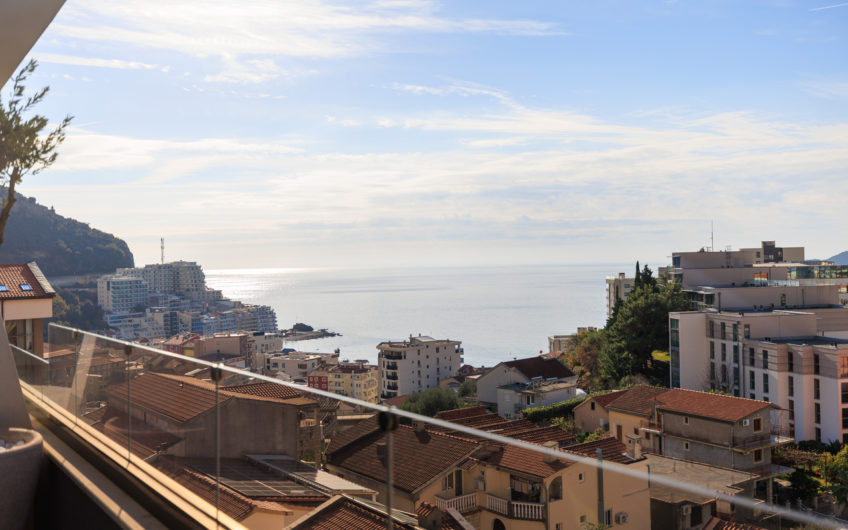 Luxury Penthouse with Roof Terrace and Garage Space – Becici