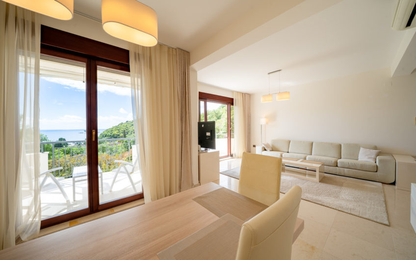 Two-bedroom apartment above the beach Lučice – Petrovac