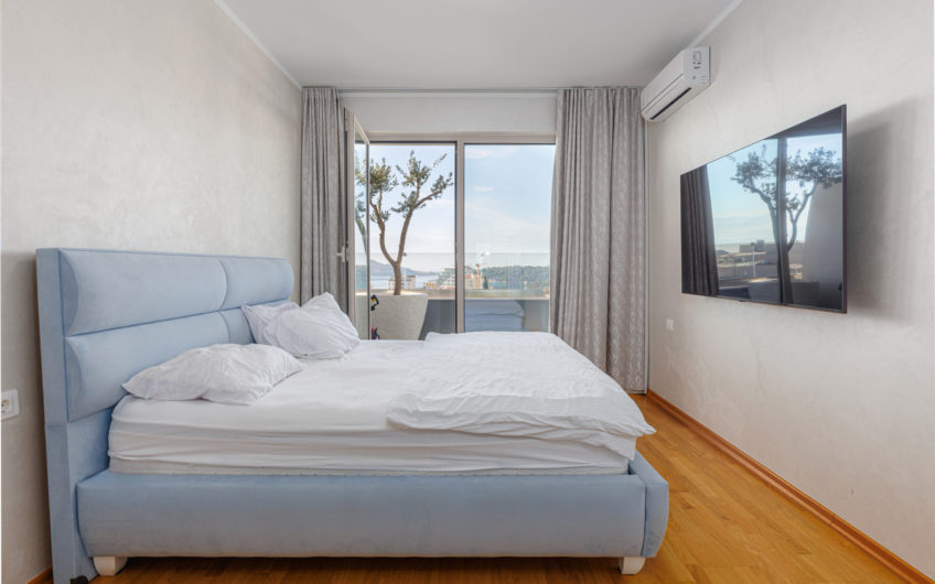 Luxury Penthouse with Roof Terrace and Garage Space – Becici