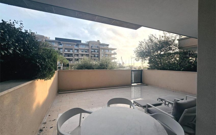 Baia Regent Pool Club Apartment with Pool Access and Garage