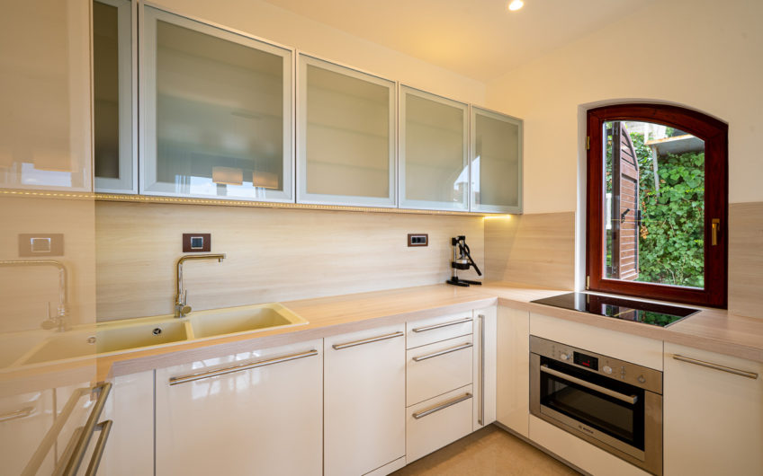 Two-bedroom apartment above the beach Lučice – Petrovac