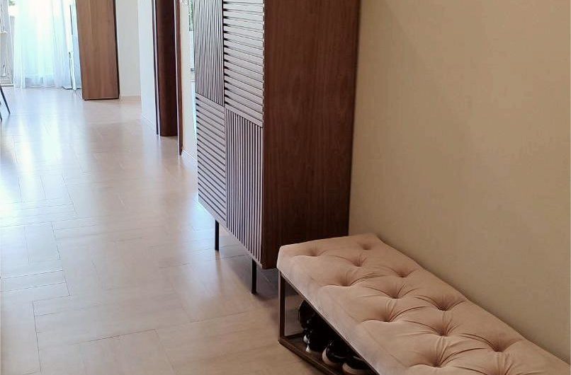 Four-room apartment for sale in Dobrota – 70 meters from the sea