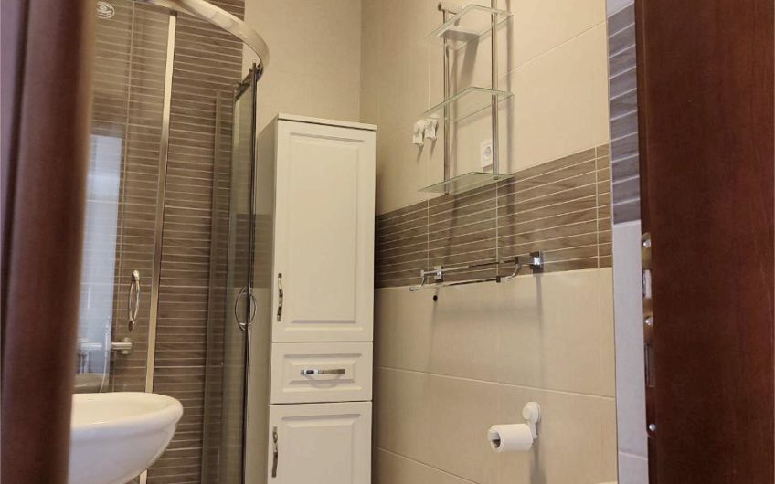 Four-room apartment for sale in Dobrota – 70 meters from the sea