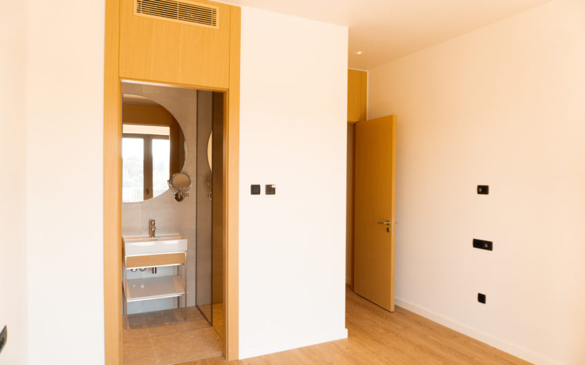 Two-bedroom apartment in the Boka Place complex, Porto Montenegro — 88.8 sq m