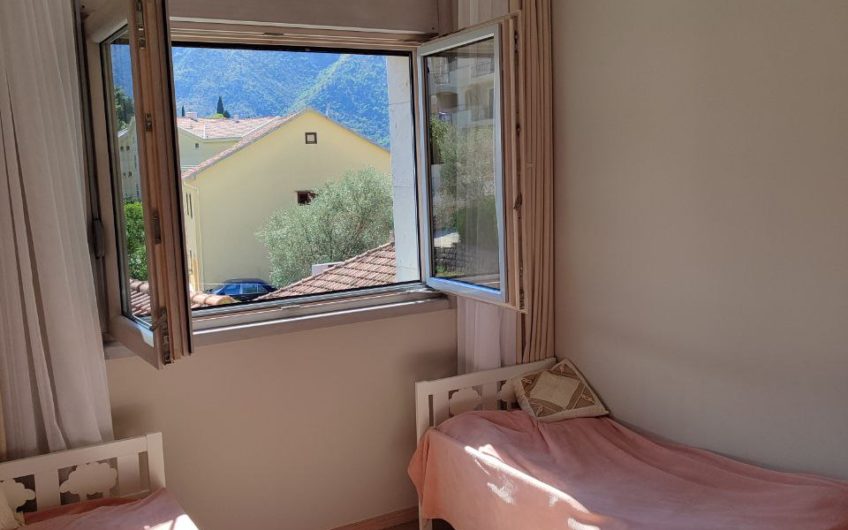 Four-room apartment for sale in Dobrota – 70 meters from the sea