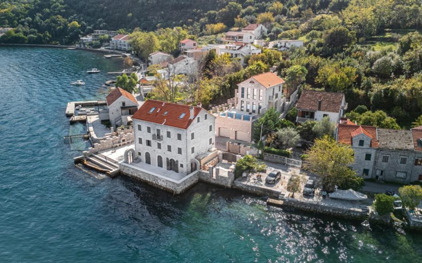 Luxury mini-hotel in Boka Kotorska – second row to the sea