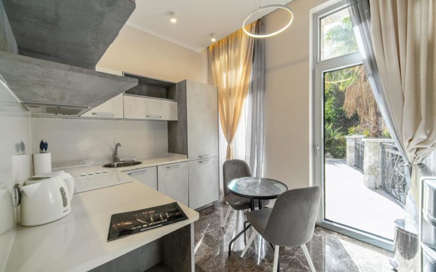 Luxury mini-hotel in Boka Kotorska – second row to the sea