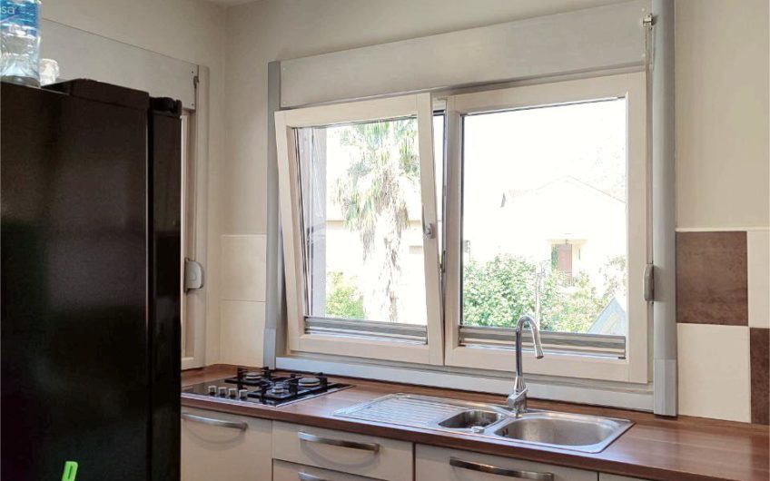 Four-room apartment for sale in Dobrota – 70 meters from the sea