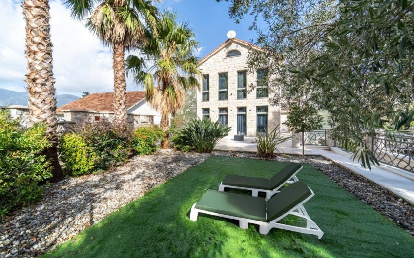 Luxury mini-hotel in Boka Kotorska – second row to the sea
