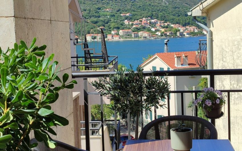 Four-room apartment for sale in Dobrota – 70 meters from the sea