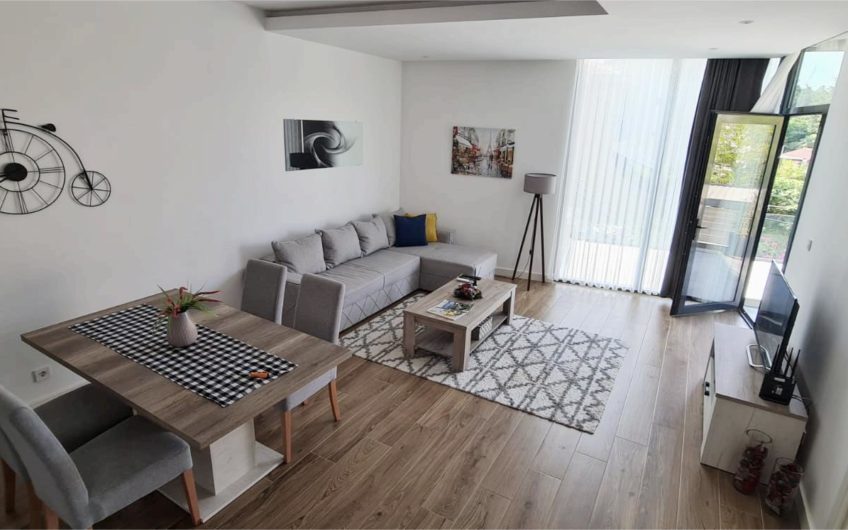 One-bedroom apartment in Donja Lastva – garage included