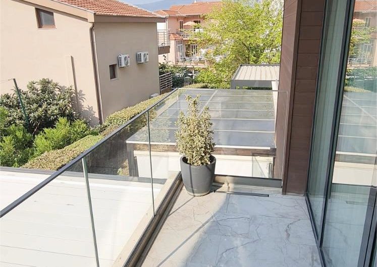 One-bedroom apartment in Donja Lastva – garage included